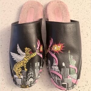 MIN & MON SLIPPERS IN GOOD USED CONDITION